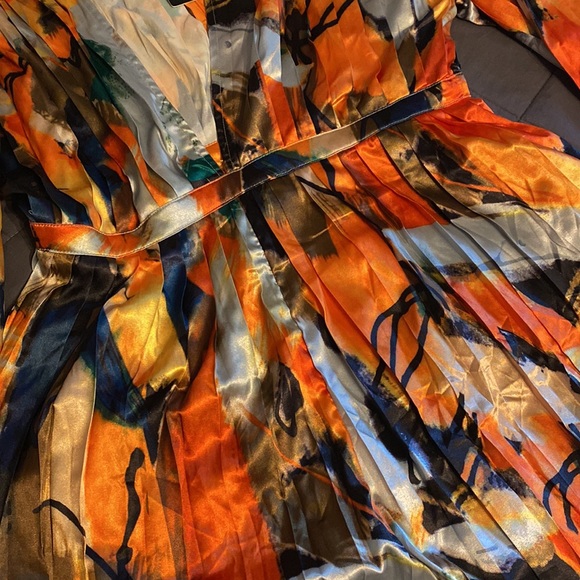 PRETTY LITTLE THING (PLT) Orange Abstract Pleated Playsuit / Romper Size 6 US - Picture 3 of 6